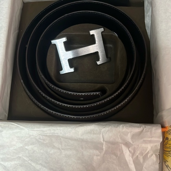 Silver H Buckle Black Leather Belt - Picture 5 of 5